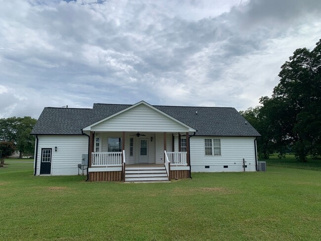Building Photo - Beautifully Renovated Ranch, Nestled In Pr...