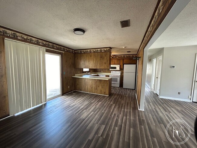 Building Photo - WINTER MOVE-IN SPECIAL: 50% OFF 1st FULL MONTH'S RENT!**