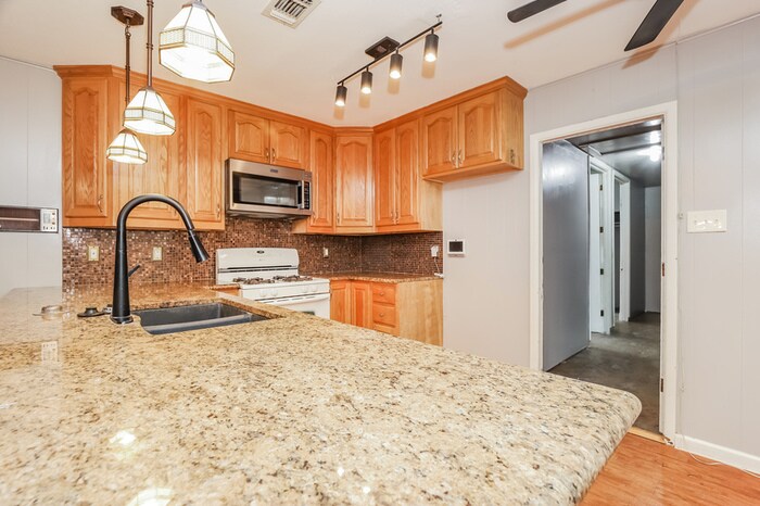 Building Photo - 5103 Redding Dr