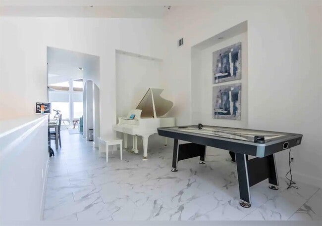 Building Photo - 5924 Lookout Mountain Dr