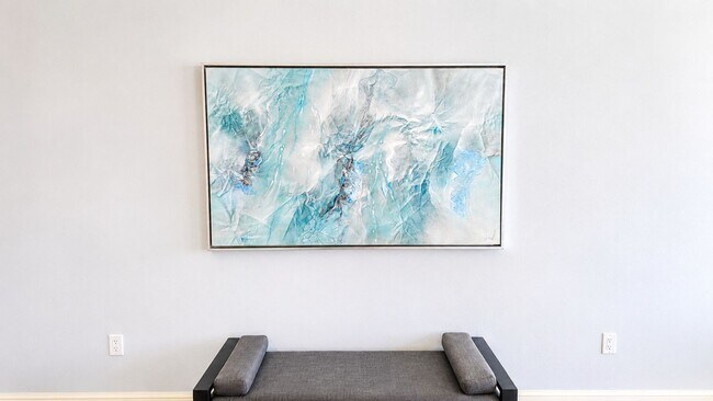 Building Photo - SEASONAL/SHOT TERM/ ANNUAL Turnkey furnished high end condo downtown