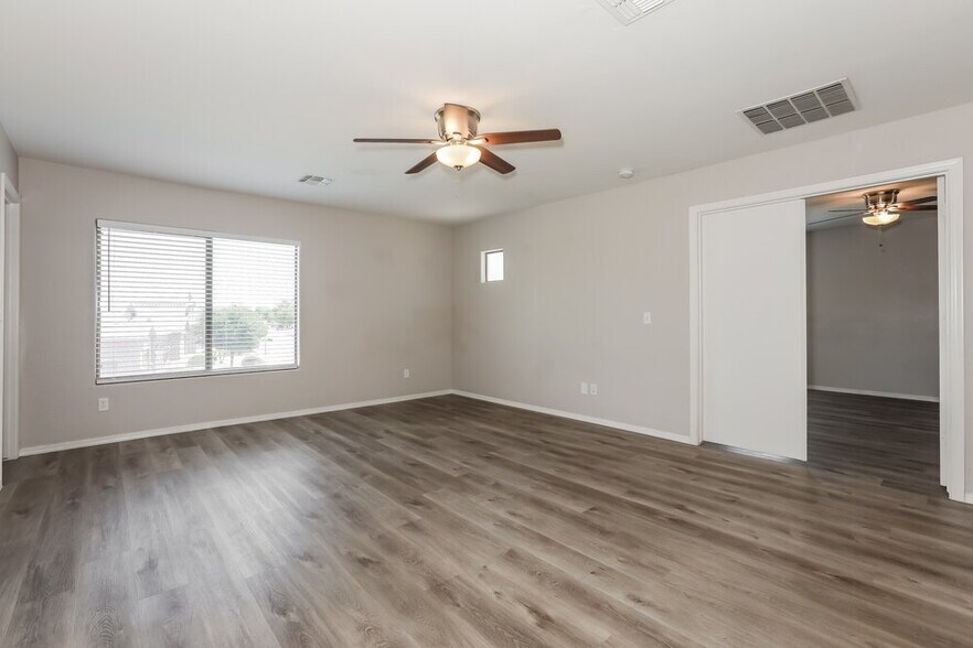 Building Photo - 30846 N Bramwell Ave