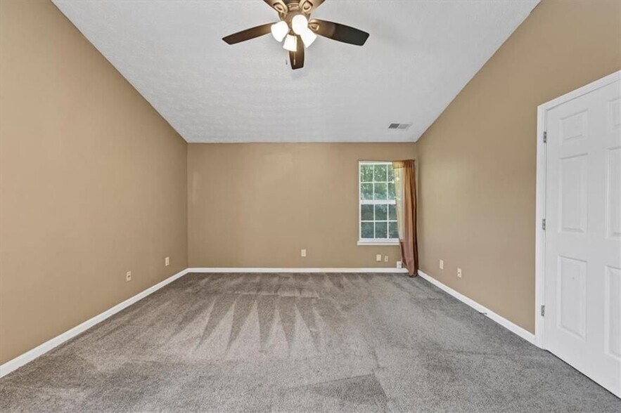 Building Photo - 5745 Old Carriage Dr