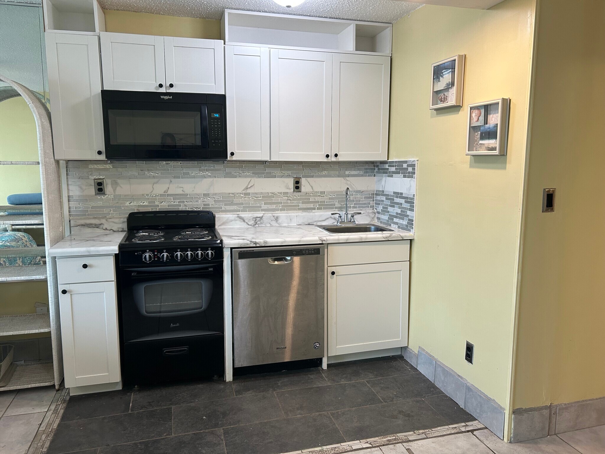 Kitchen - 8817 S Thomas Dr