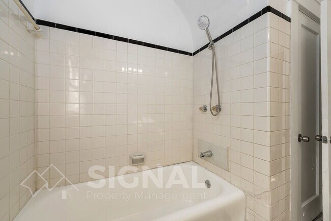 Building Photo - 1526 42nd St Ensley