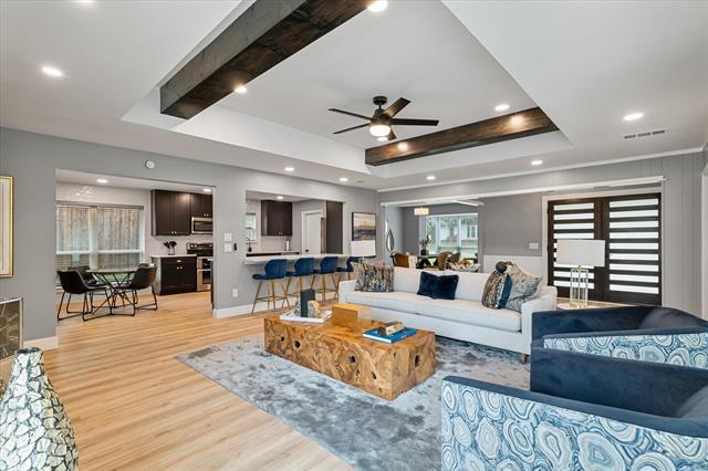 Building Photo - 2833 Meadowbrook Dr