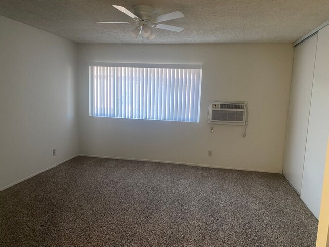 Building Photo - 2 story 2 bed, 1 1/2 bath Monticello Condo