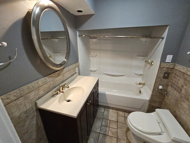 Building Photo - 440 E 115th St