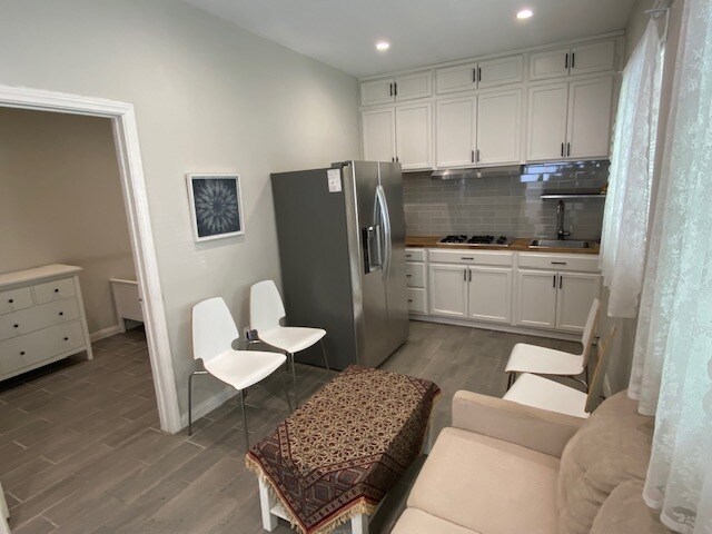 Building Photo - 21520 Saticoy St