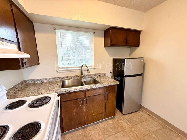 Building Photo - 1248 W 19th St