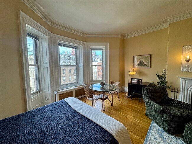 Building Photo - 169 Beacon St
