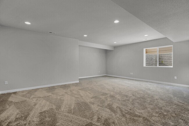 Building Photo - 15782 Lake Mist Dr