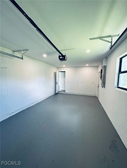 Building Photo - 2241 Club House Rd
