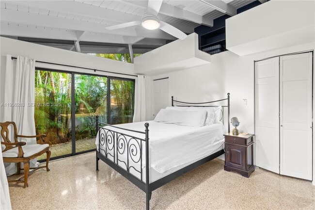 Building Photo - 2132 Middle River Dr