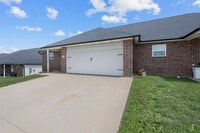 Building Photo - 424/426 E. Deerwood Dr