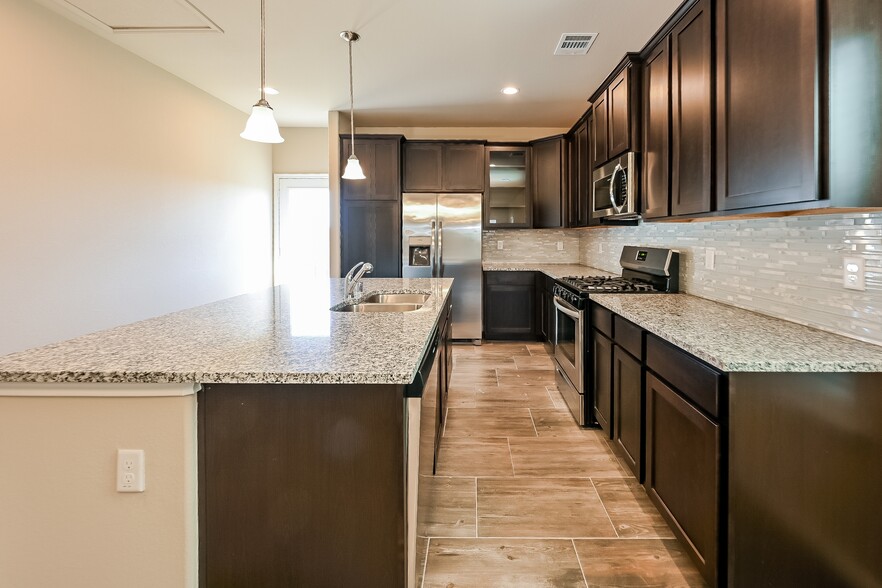 Building Photo - 7939 Cypress Country Dr