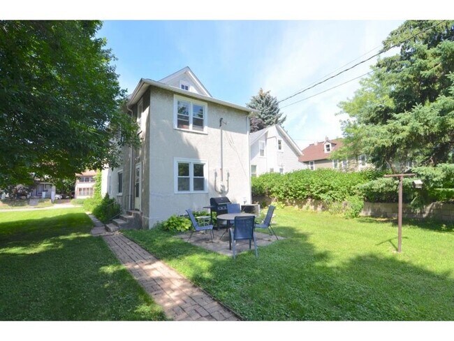 Primary Photo - 711 University Ave SE