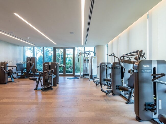 Building Photo - 650 NE 32nd St