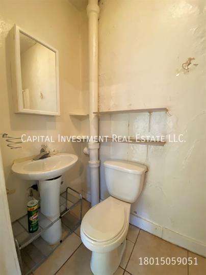 Building Photo - 804 Park St.