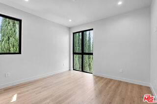 Building Photo - 428 Arnaz Dr