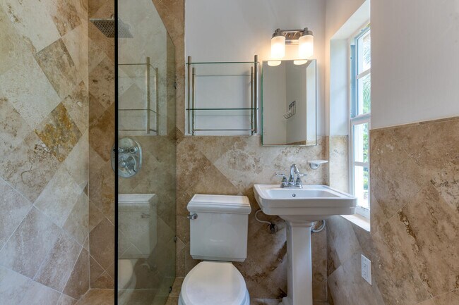 Building Photo - 336 Marlborough Pl