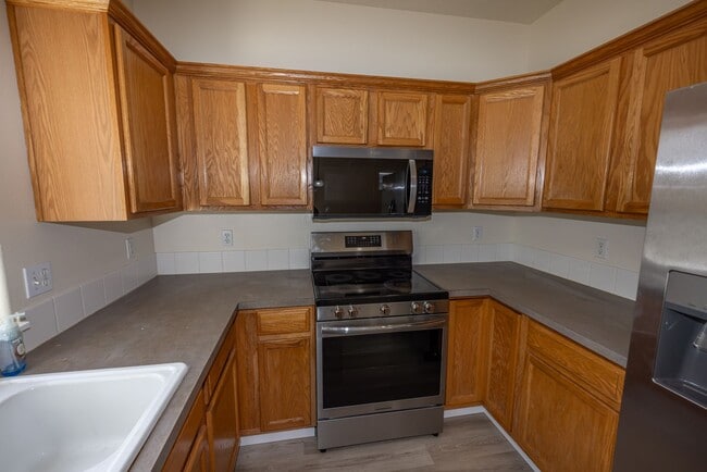 Building Photo - Three bedroom home in Orchards. - JUST UPDATED