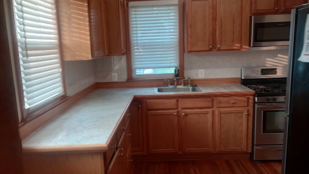 Building Photo - 12 Hillside Ave