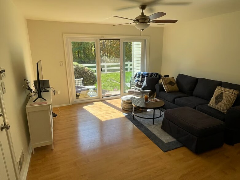 Building Photo - 49 Baldwin Ct