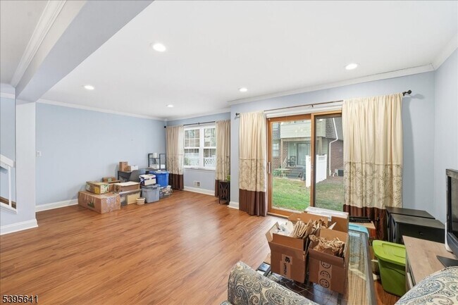 Building Photo - 2606 Trafalgar Square