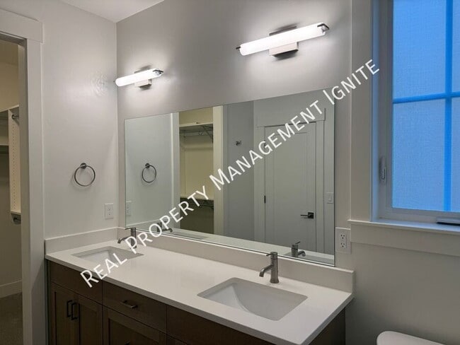 Building Photo - 2242 NW Reserve Camp Ct