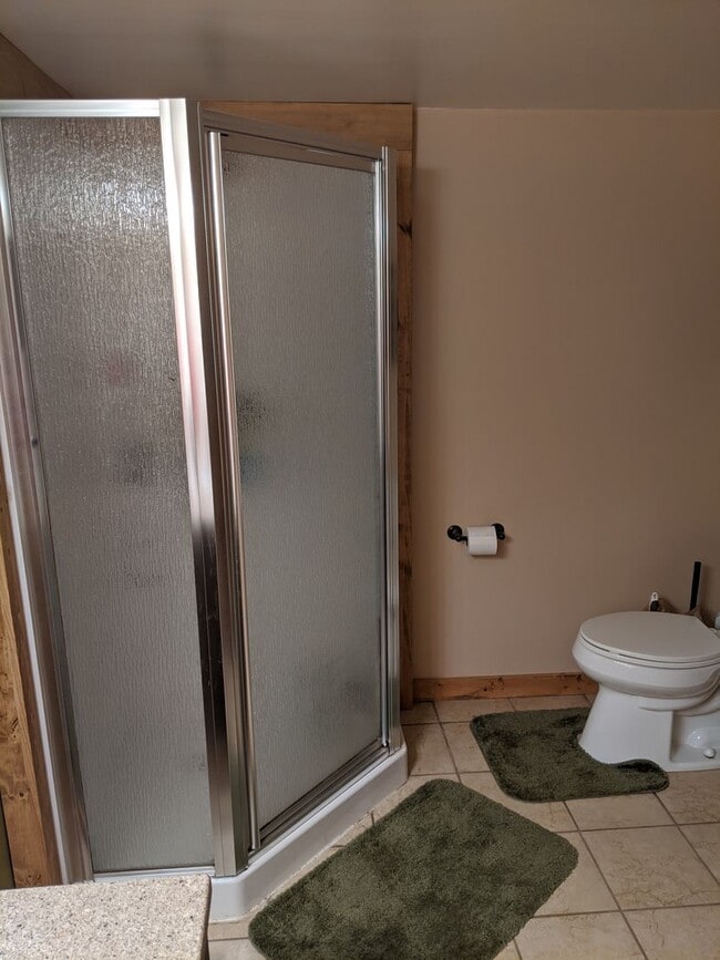 Building Photo - Amazing 4 Bedroom 2 Bathroom House with Garage!