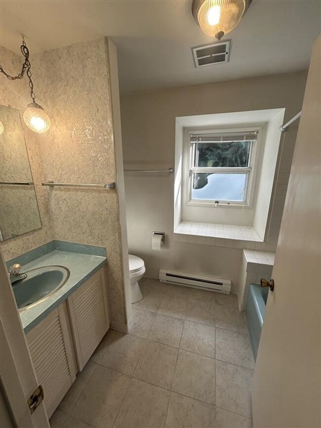 Building Photo - Three Bedroom House for Rent with Large Yard