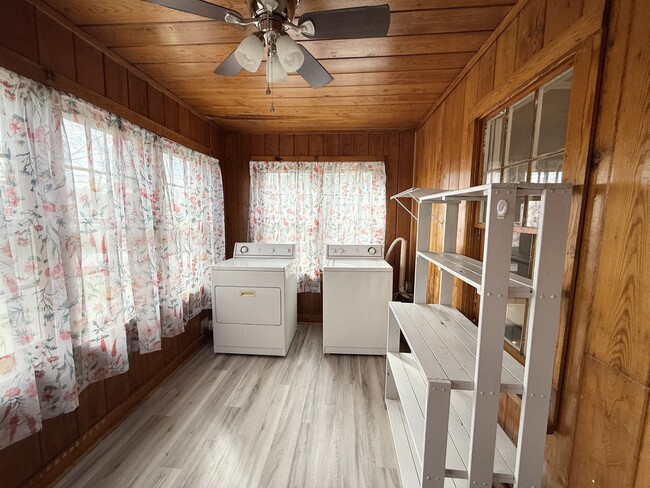 Building Photo - 405 Henderson St