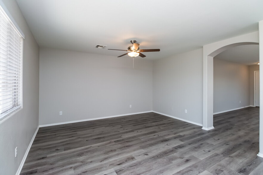 Building Photo - 8213 W Papago St