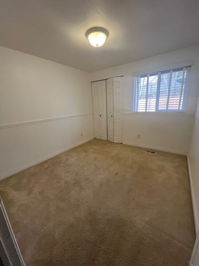 Building Photo - 3 Bedroom 2 Bath Dundee OR 97115