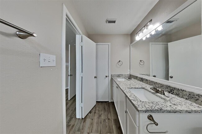Building Photo - 21922 Willow Shade Ln