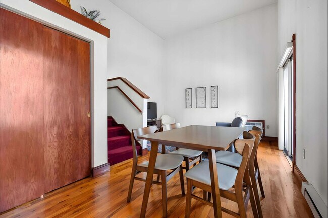 Building Photo - 402 W Dayton St