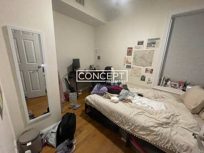 Building Photo - 1027 Tremont St