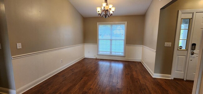 Building Photo - 1159 Shoreland Dr