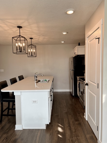 Building Photo - 170 NE 23rd Ln