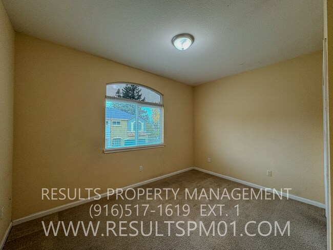 Building Photo - Spacious Beautiful Two Story Home