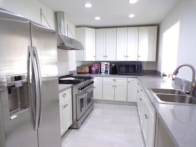 Building Photo - Abbys Room and Co-Living Units