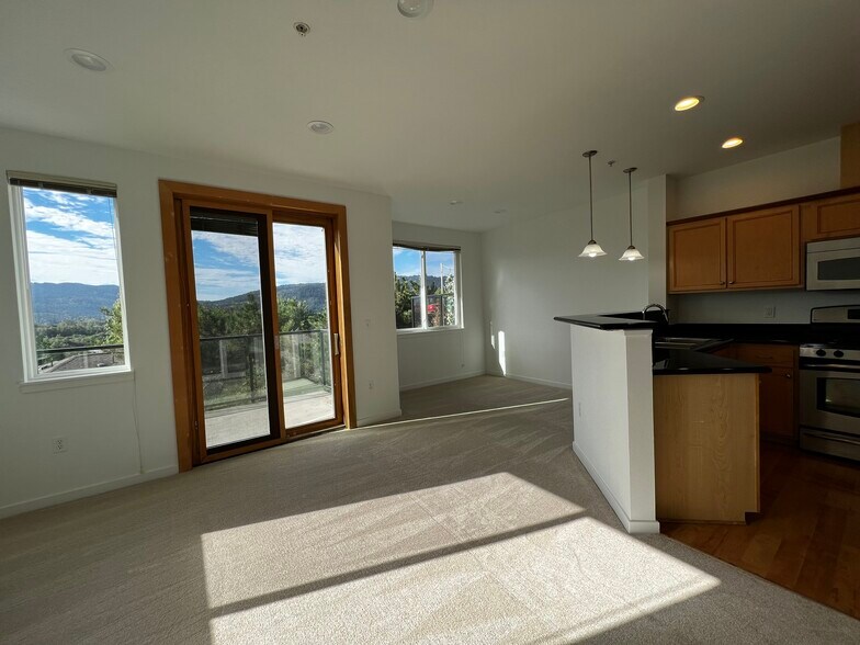 Building Photo - 21269 SE 42nd Pl