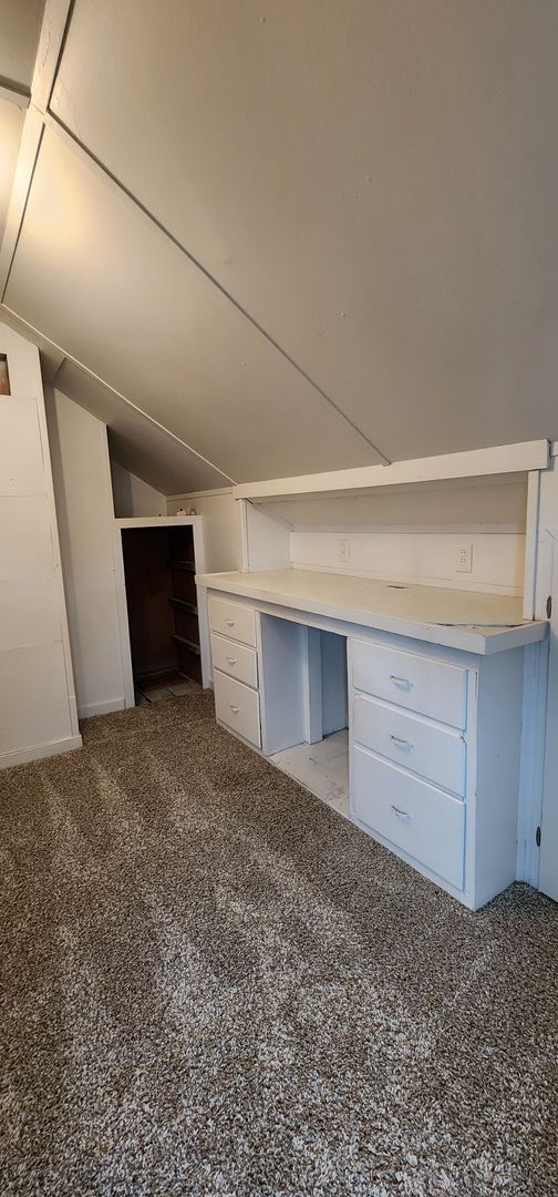 Building Photo - $500 MOVES YOU IN! 3 Bedroom Albany House ...