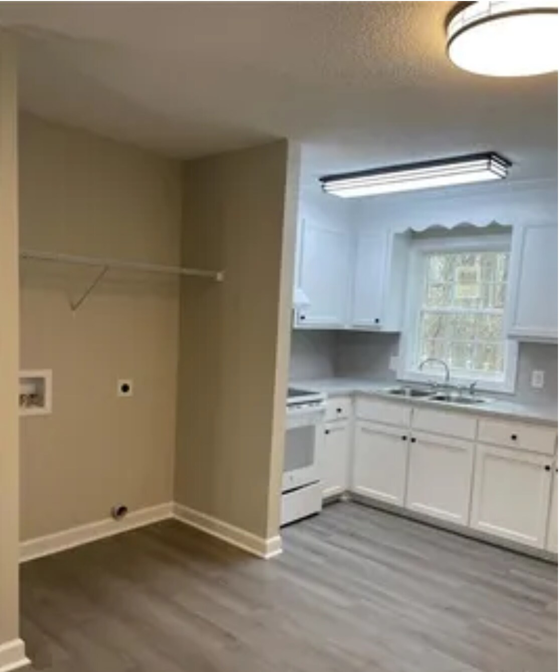 Building Photo - 60 Southbrook Dr