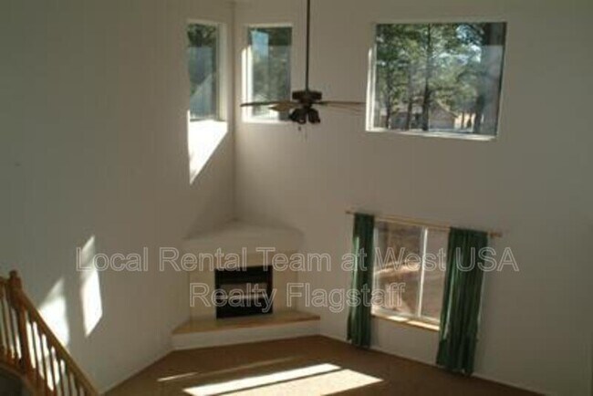 Building Photo - 381 W Cattle Drive Trail