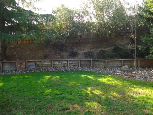 Building Photo - SINGLE STORY 3 BEDROOM, 2 BATH, & 2 CAR IN ROSEVILLE!