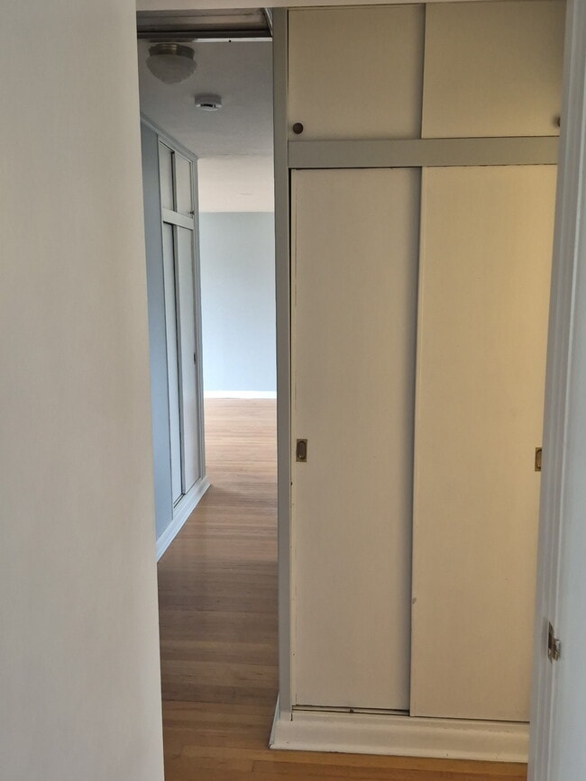 Building Photo - 9352 Bellefontaine Rd