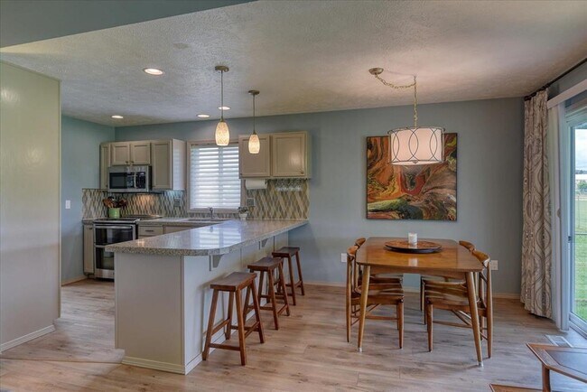 Building Photo - Central Valley 3 Bedroom Home with Finished Basement