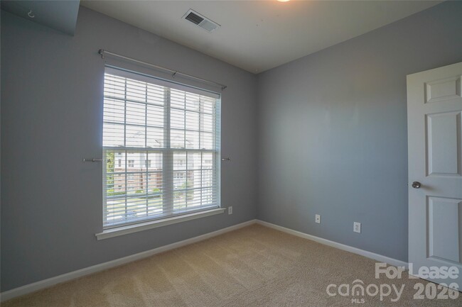 Building Photo - 14746 Via Sorrento Dr